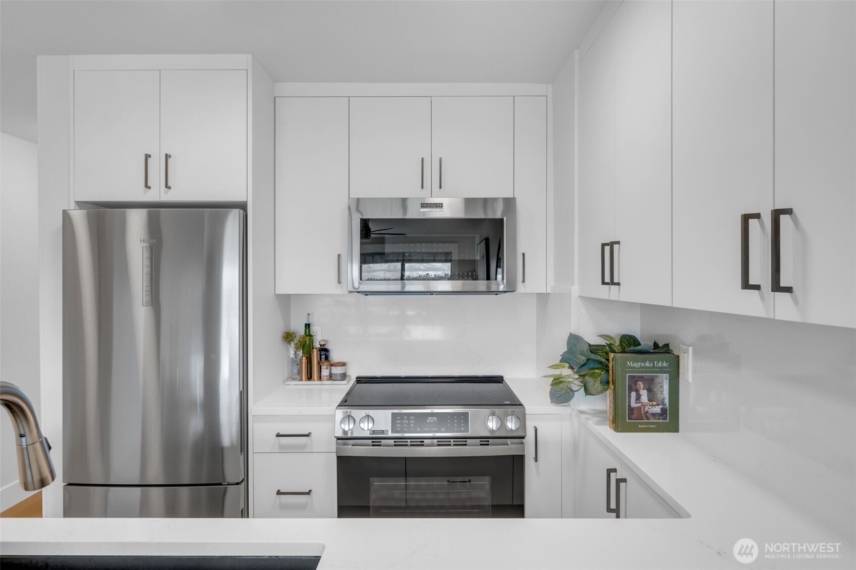 3401 Wallingford Avenue N Unit: 405