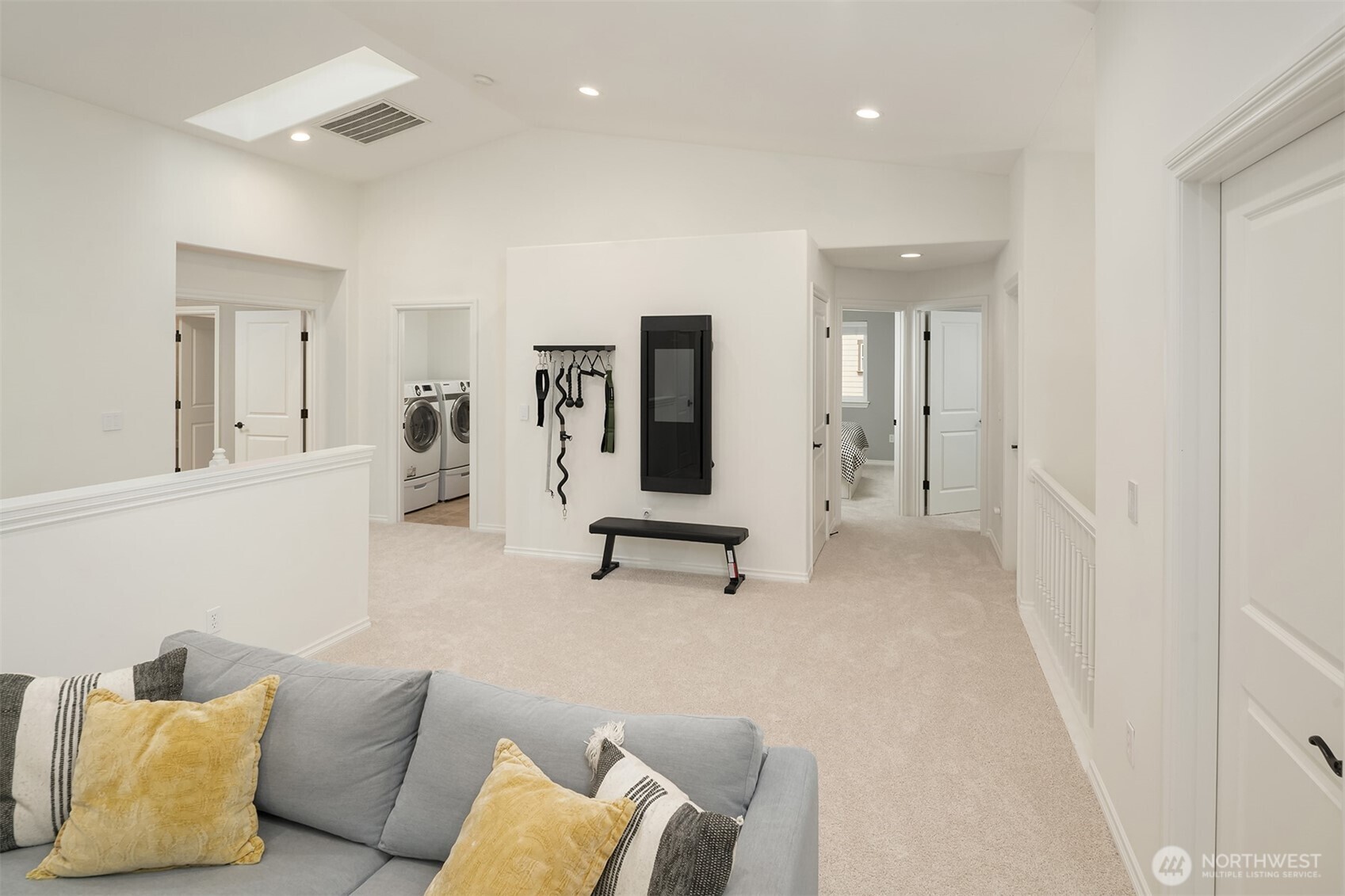 787 Hoquiam Place NE