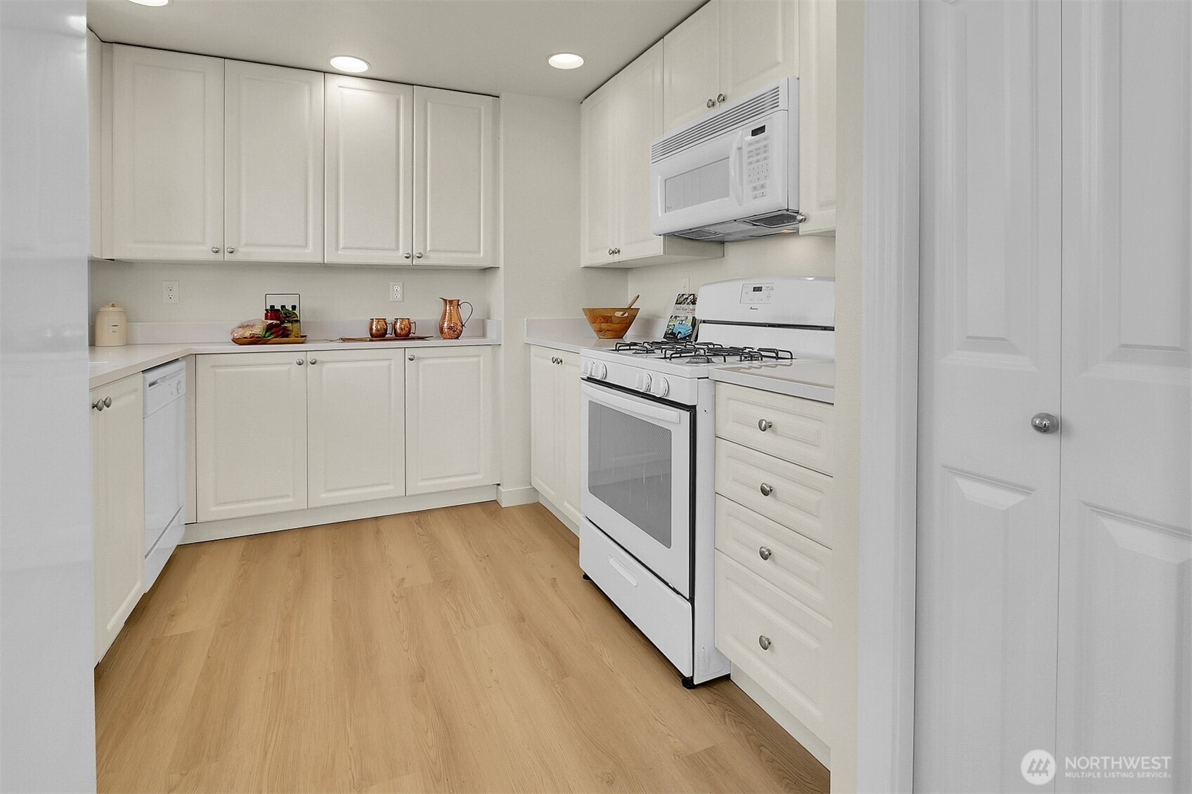 800 96th Avenue NE Unit: G102