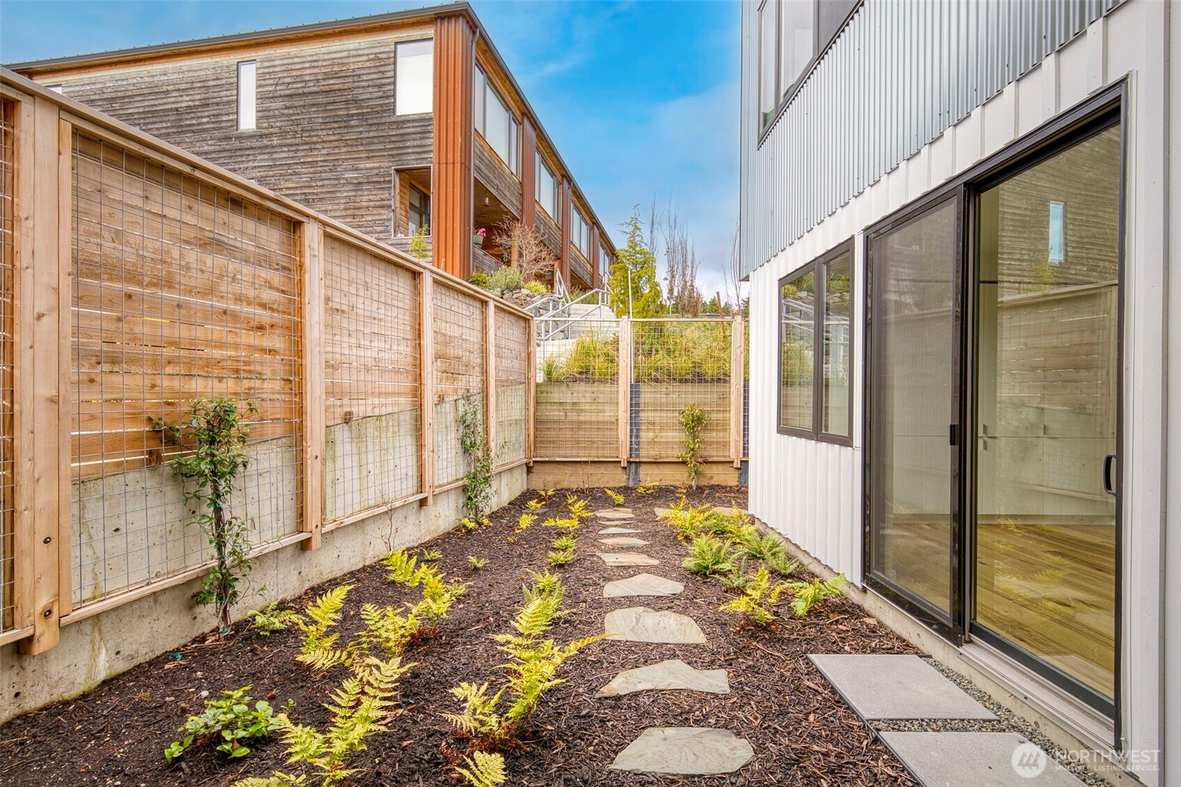 230 Canopy Path NW