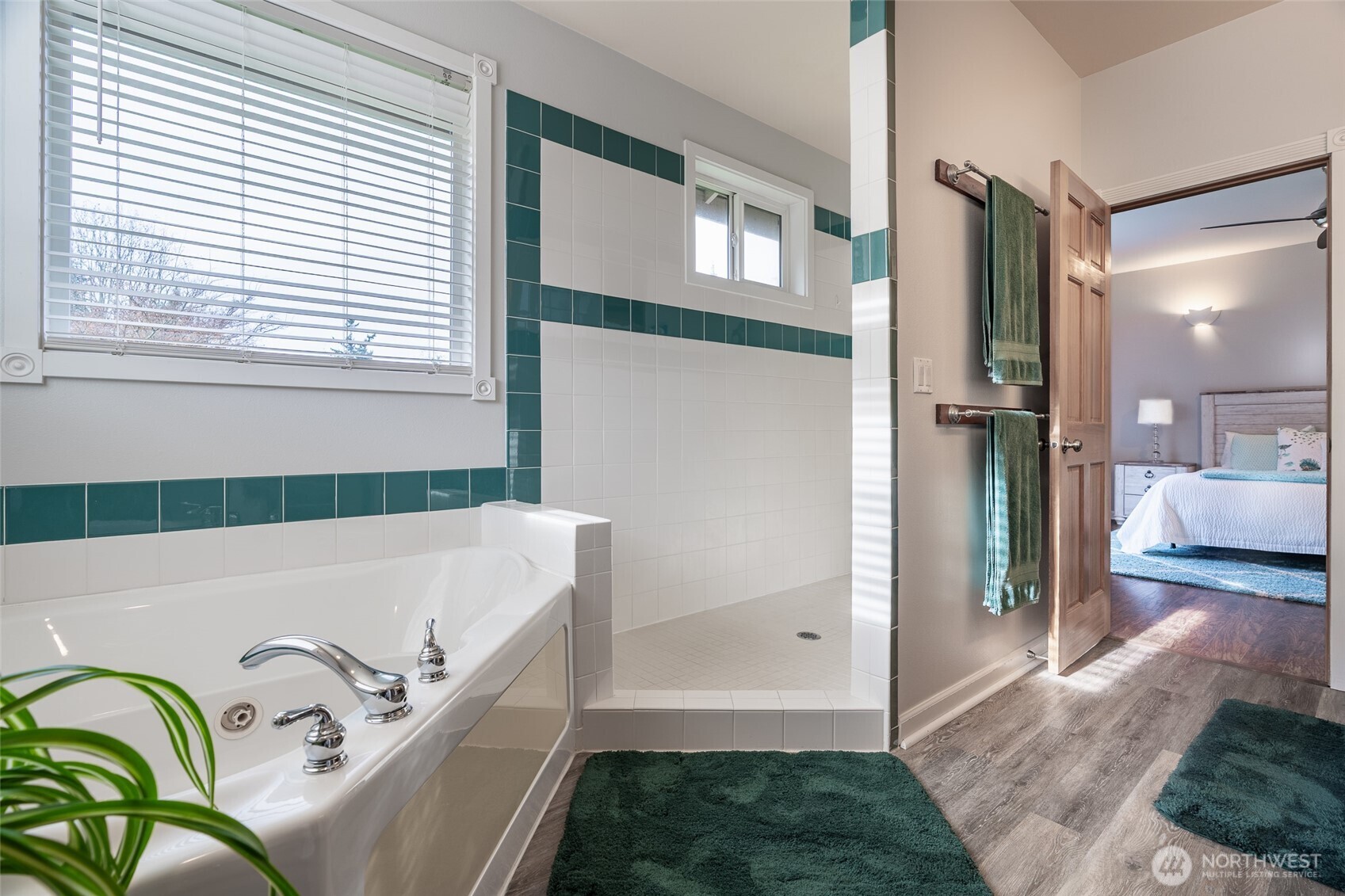 1341 Salt Point Place E