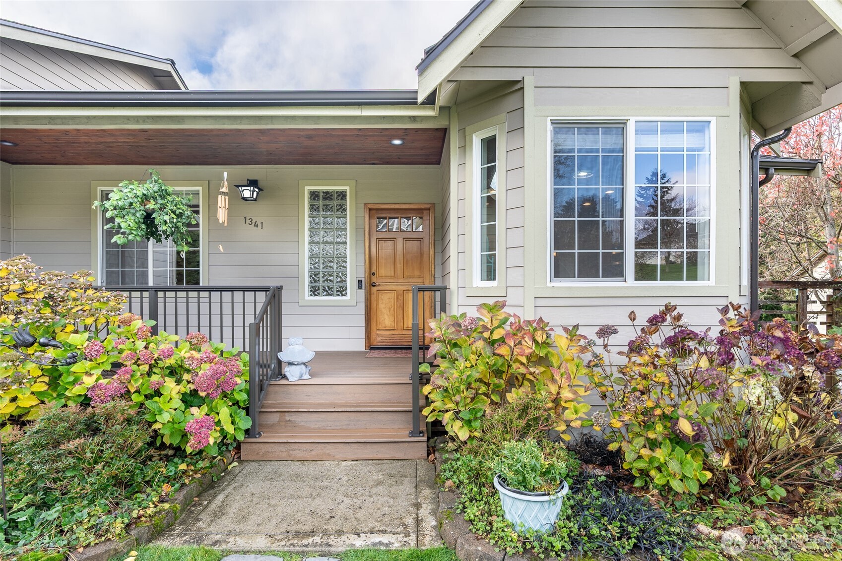 1341 Salt Point Place E