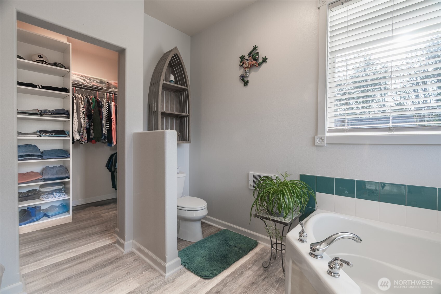 1341 Salt Point Place E