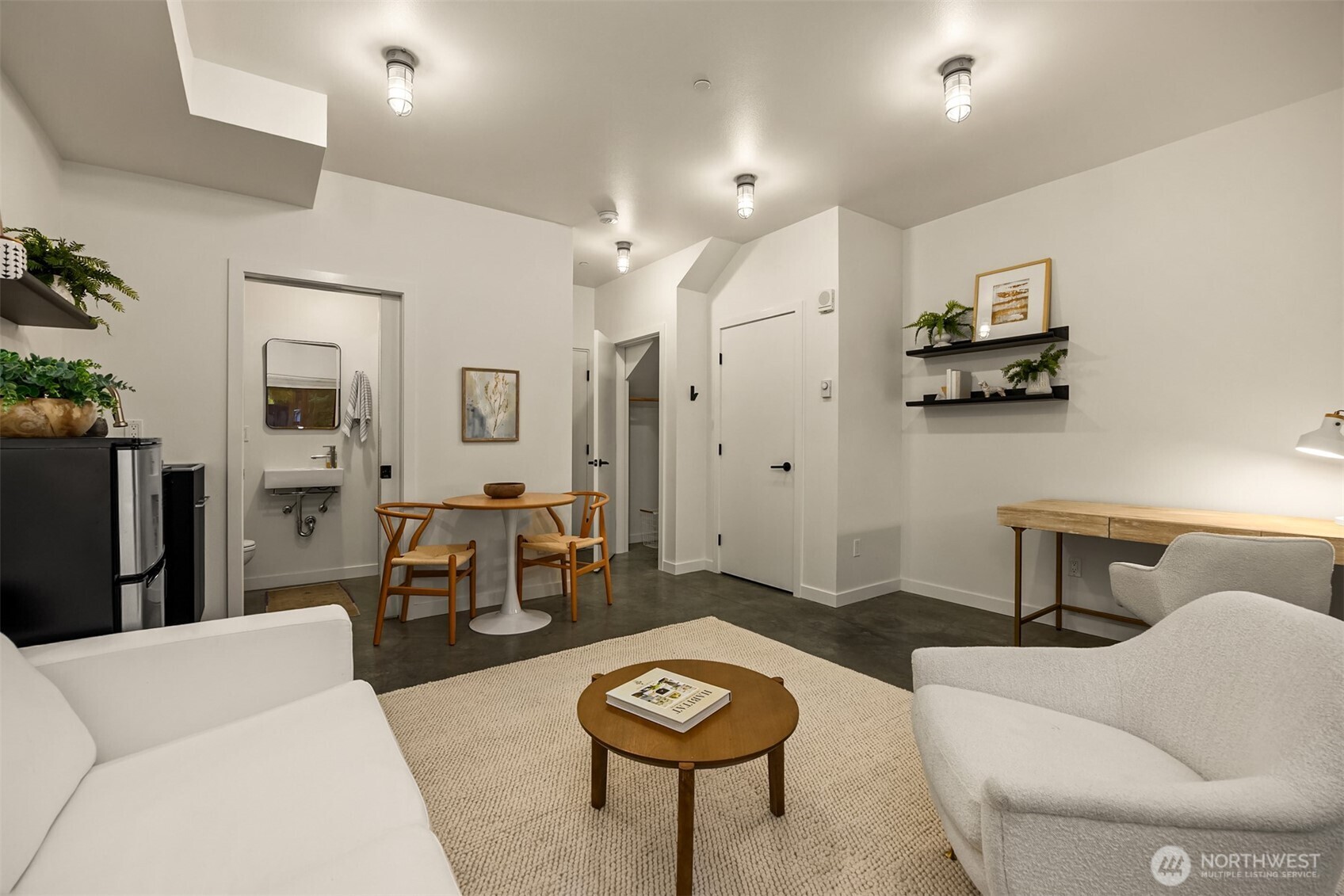 522 Madrona Way NE Unit: 4