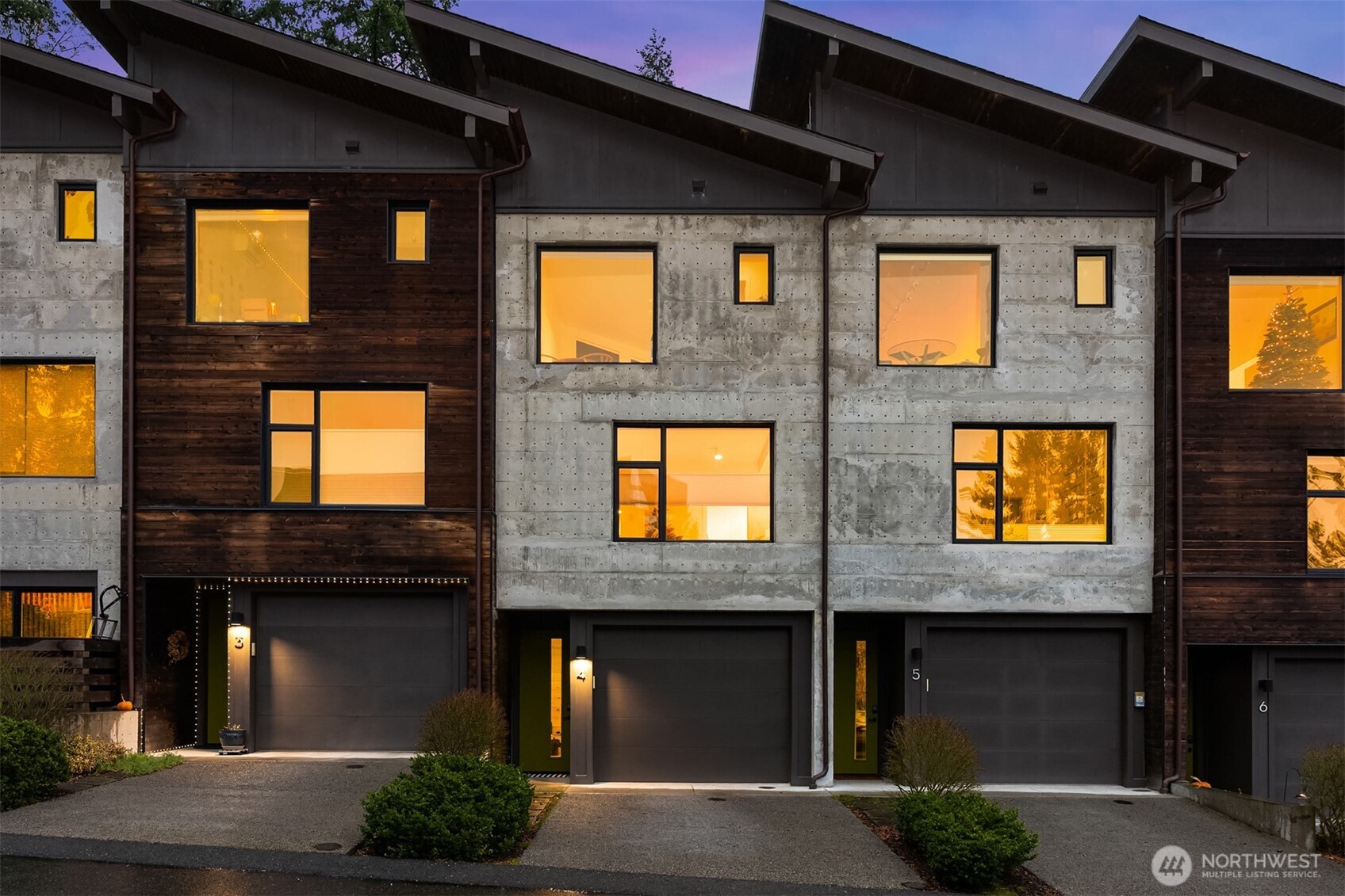 522 Madrona Way NE Unit: 4