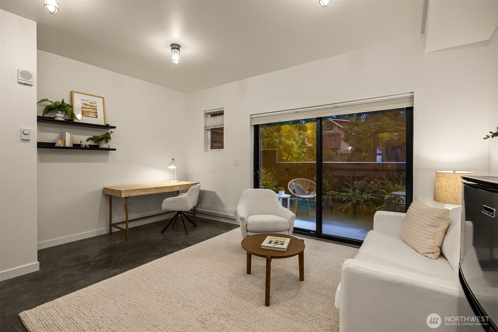 522 Madrona Way NE Unit: 4