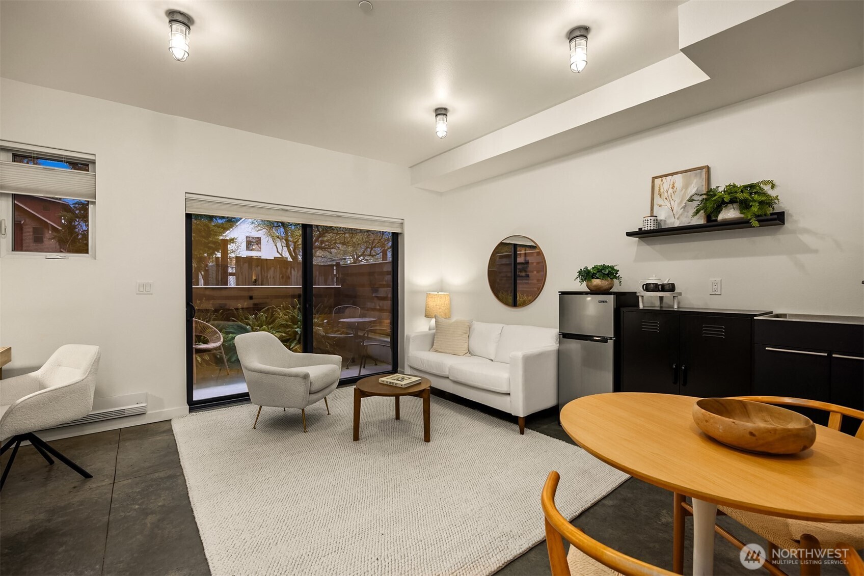 522 Madrona Way NE Unit: 4