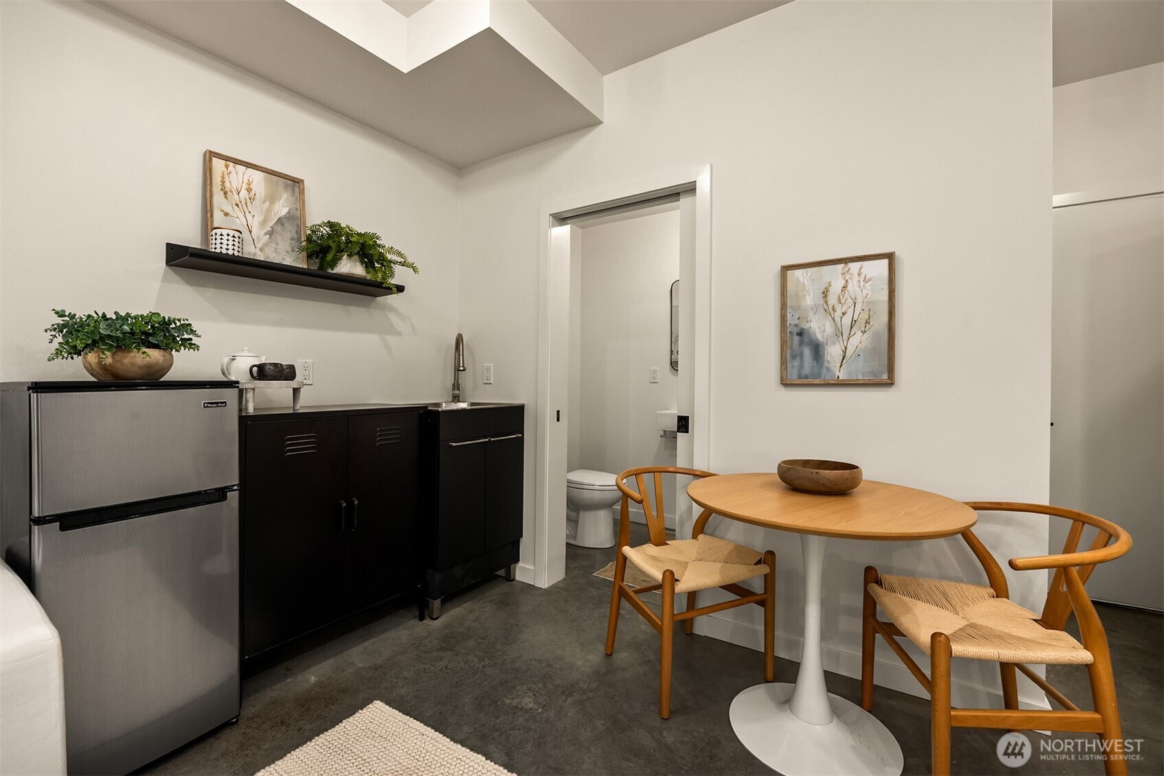 522 Madrona Way NE Unit: 4
