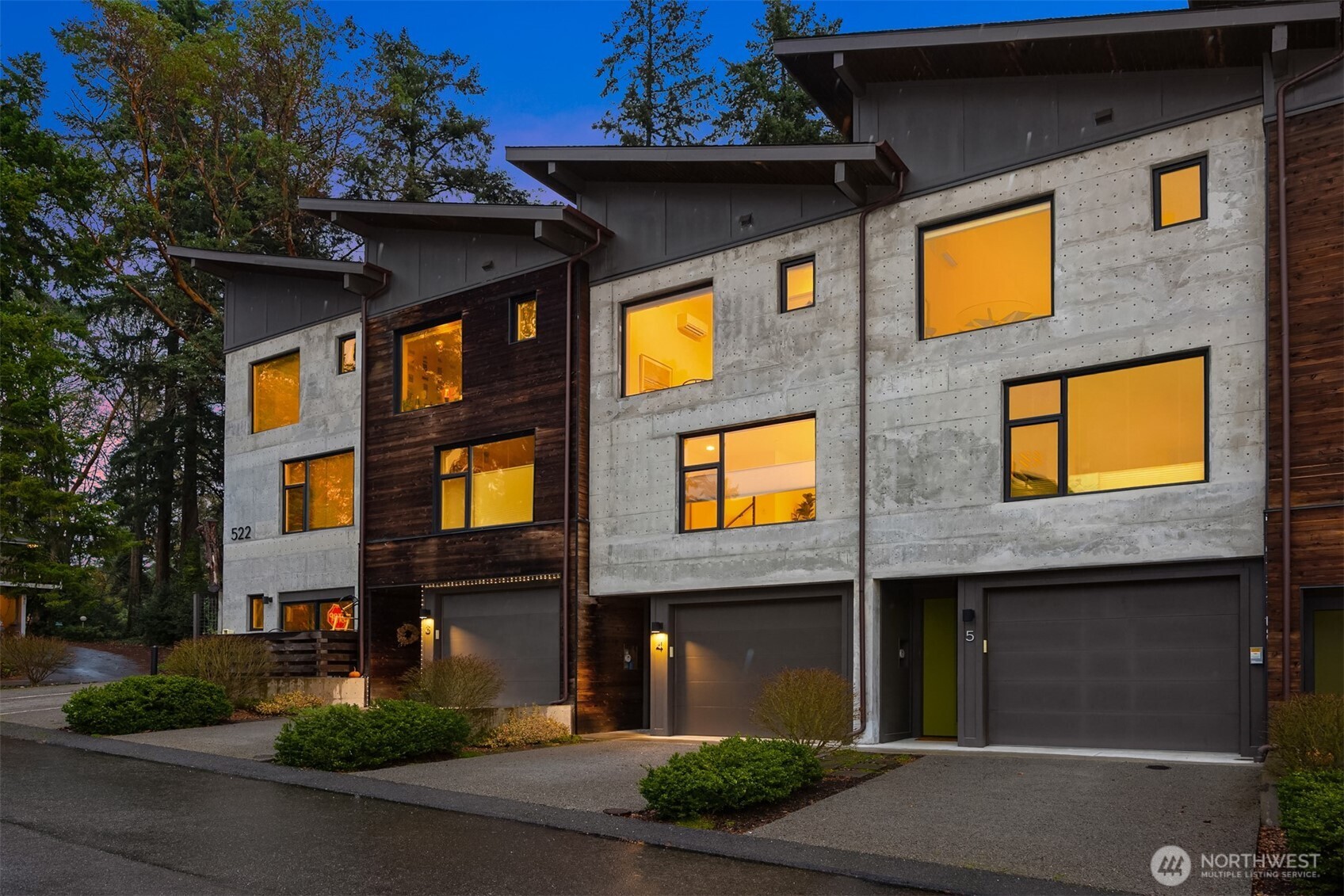 522 Madrona Way NE Unit: 4