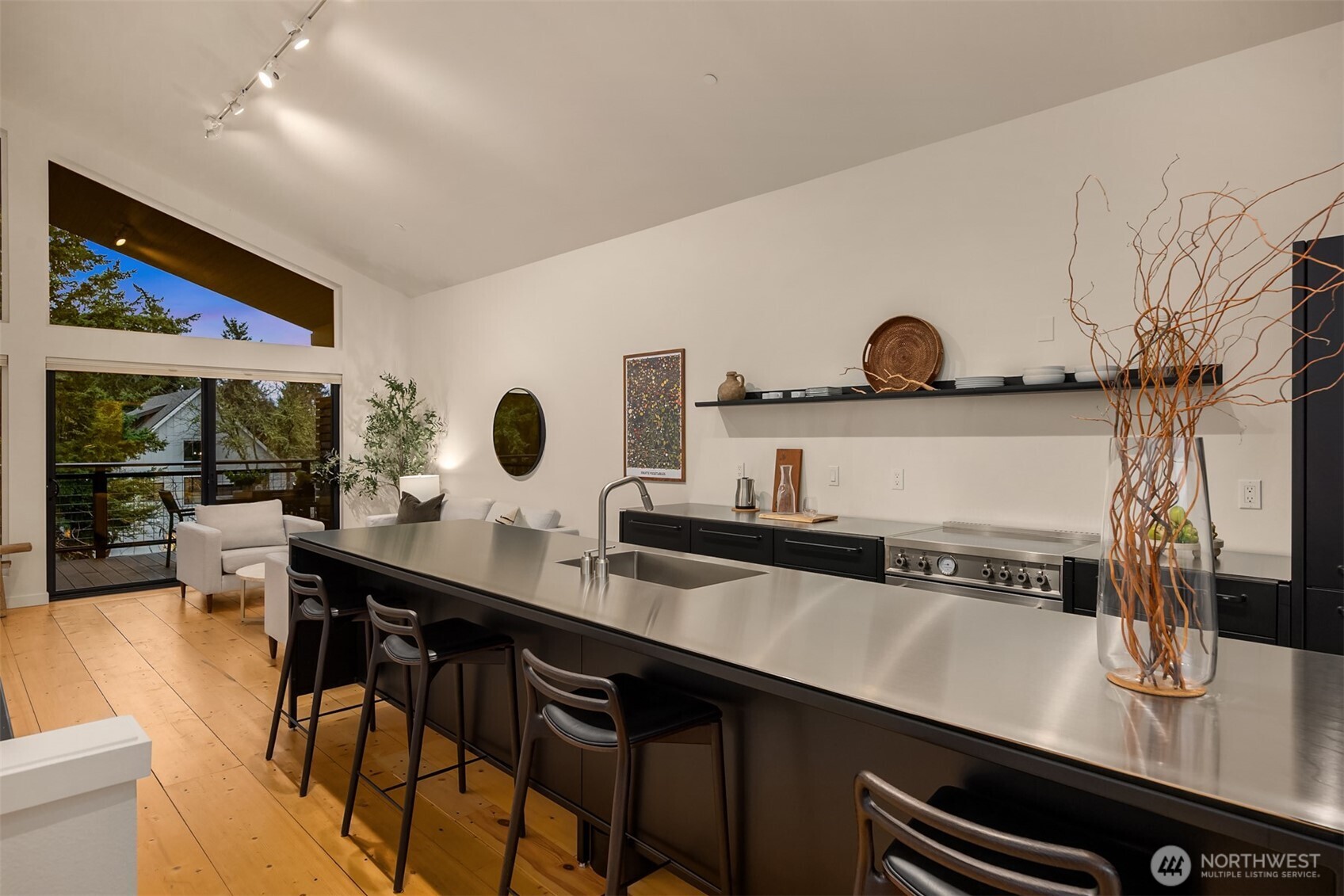 522 Madrona Way NE Unit: 4