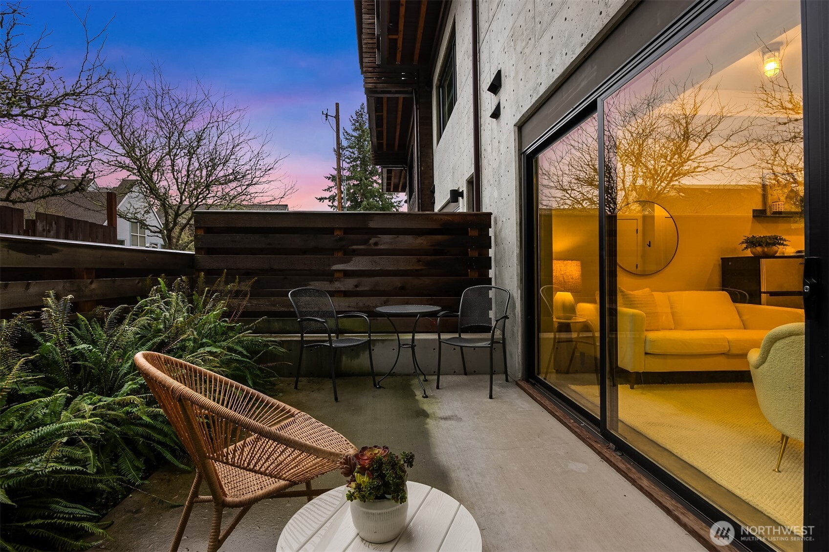 522 Madrona Way NE Unit: 4