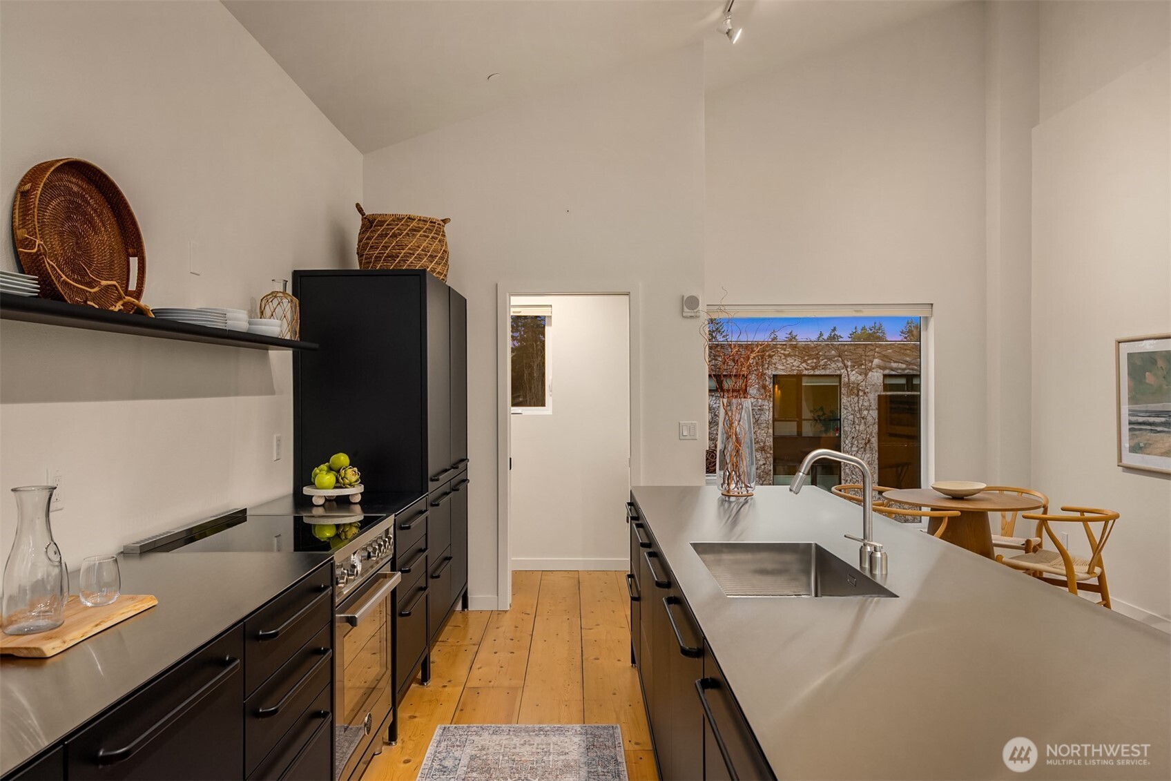 522 Madrona Way NE Unit: 4