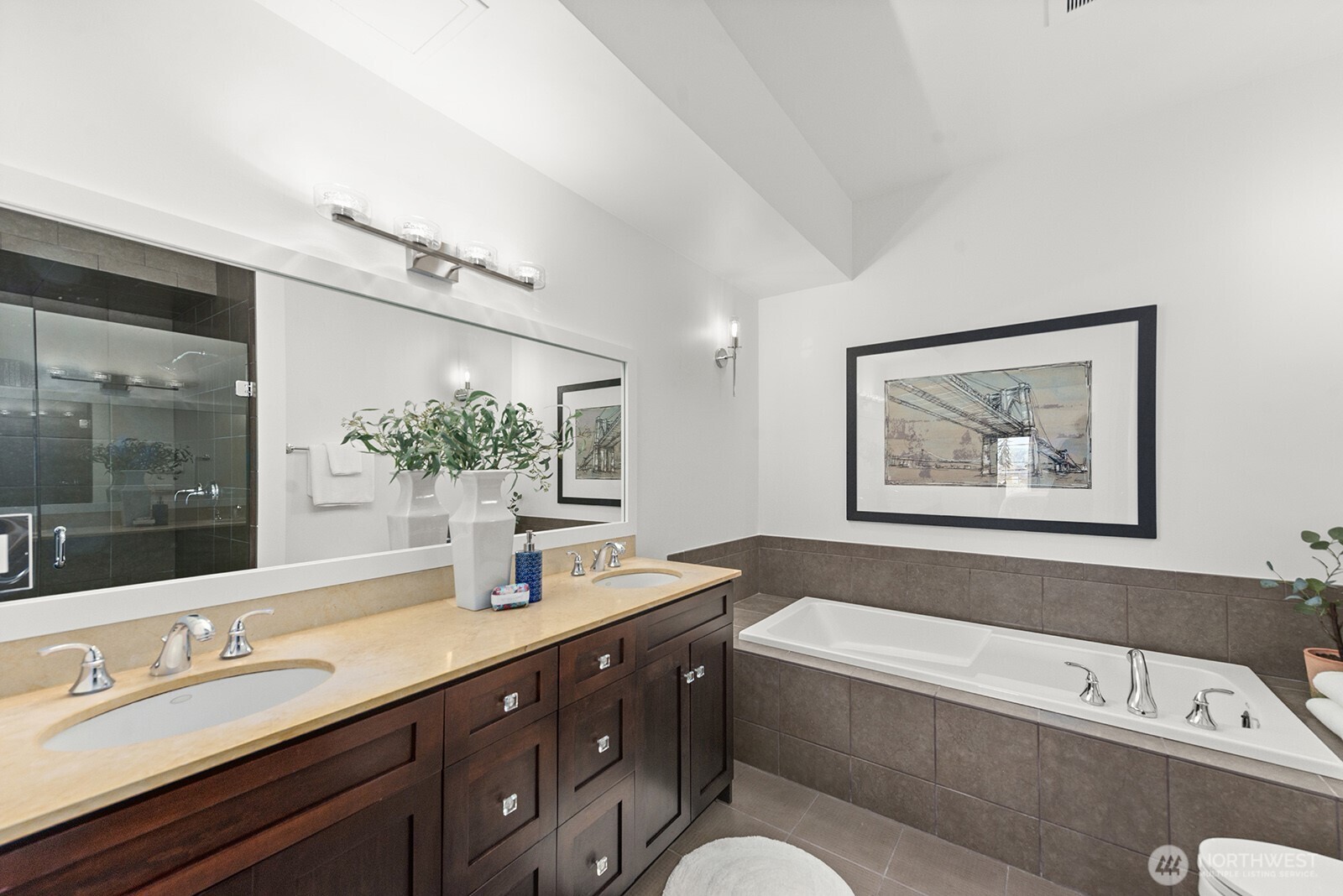 745 Bellevue Avenue E Unit: 401