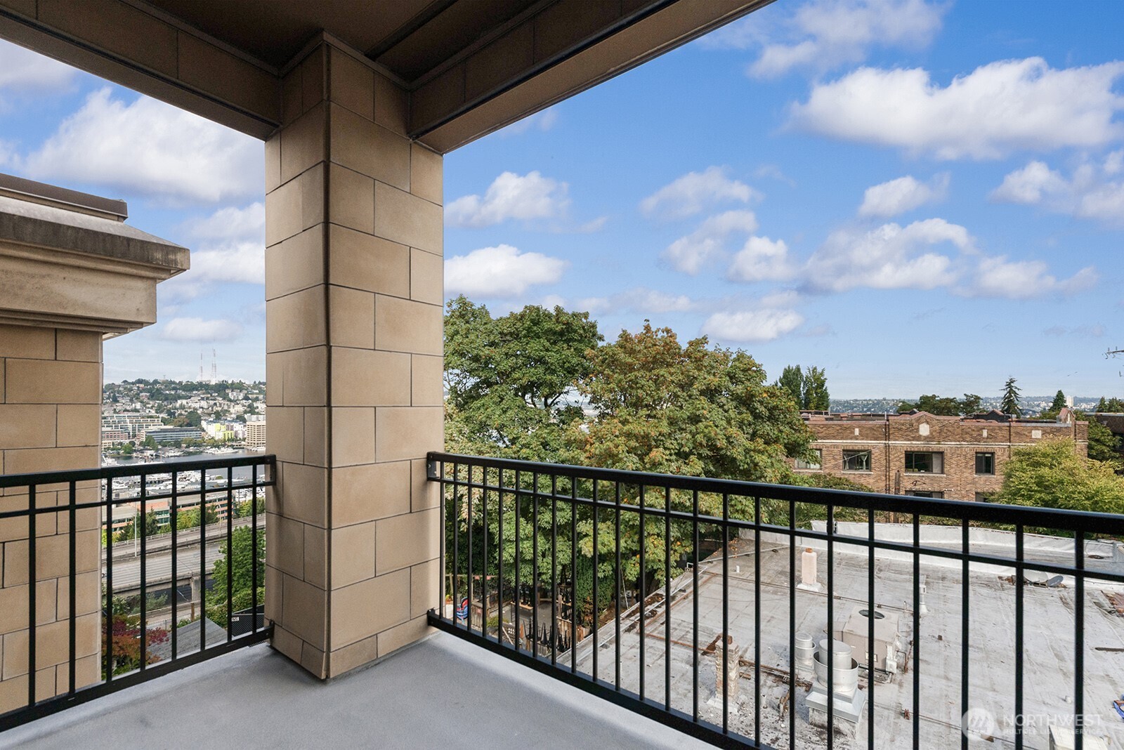 745 Bellevue Avenue E Unit: 401