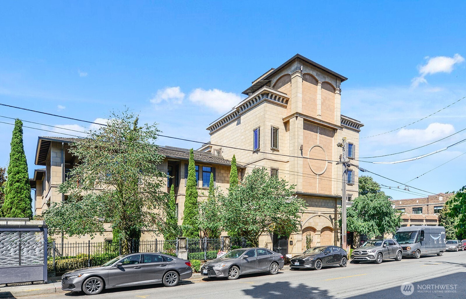 745 Bellevue Avenue E Unit: 401