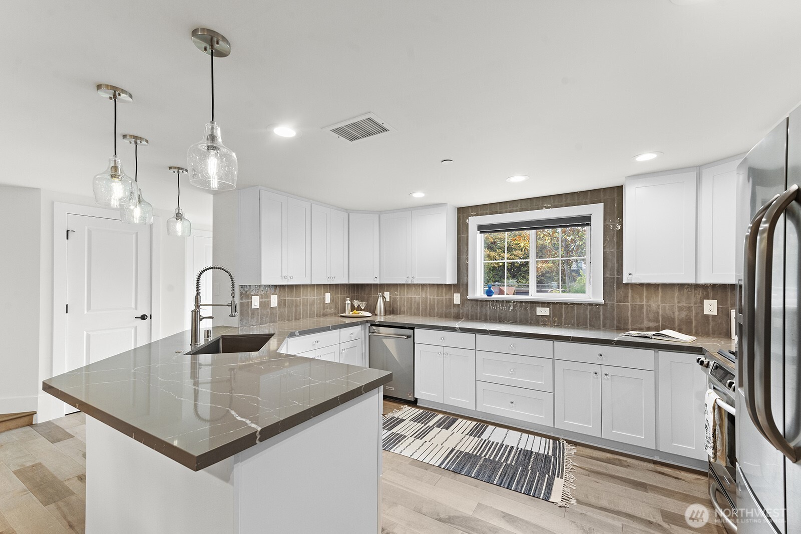 745 Bellevue Avenue E Unit: 401