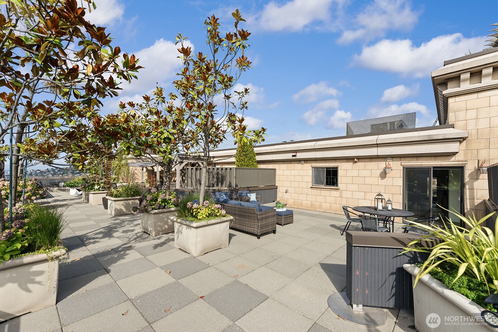 745 Bellevue Avenue E Unit: 401
