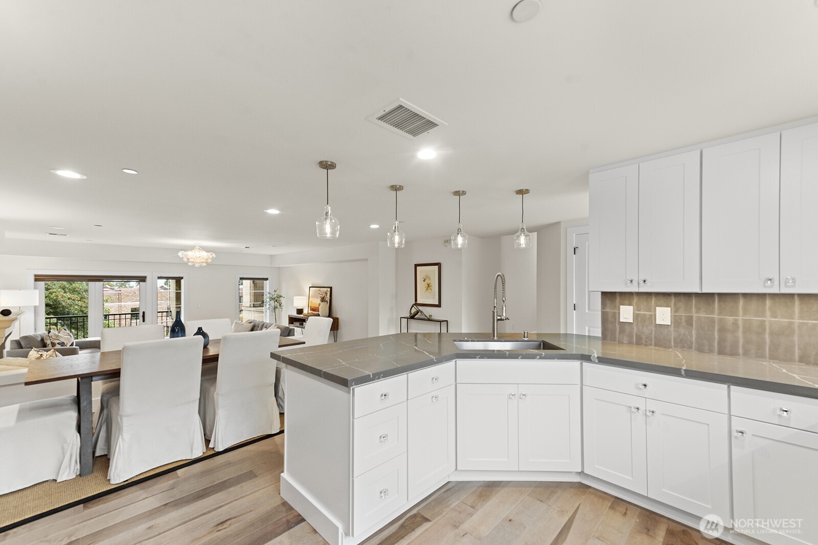745 Bellevue Avenue E Unit: 401
