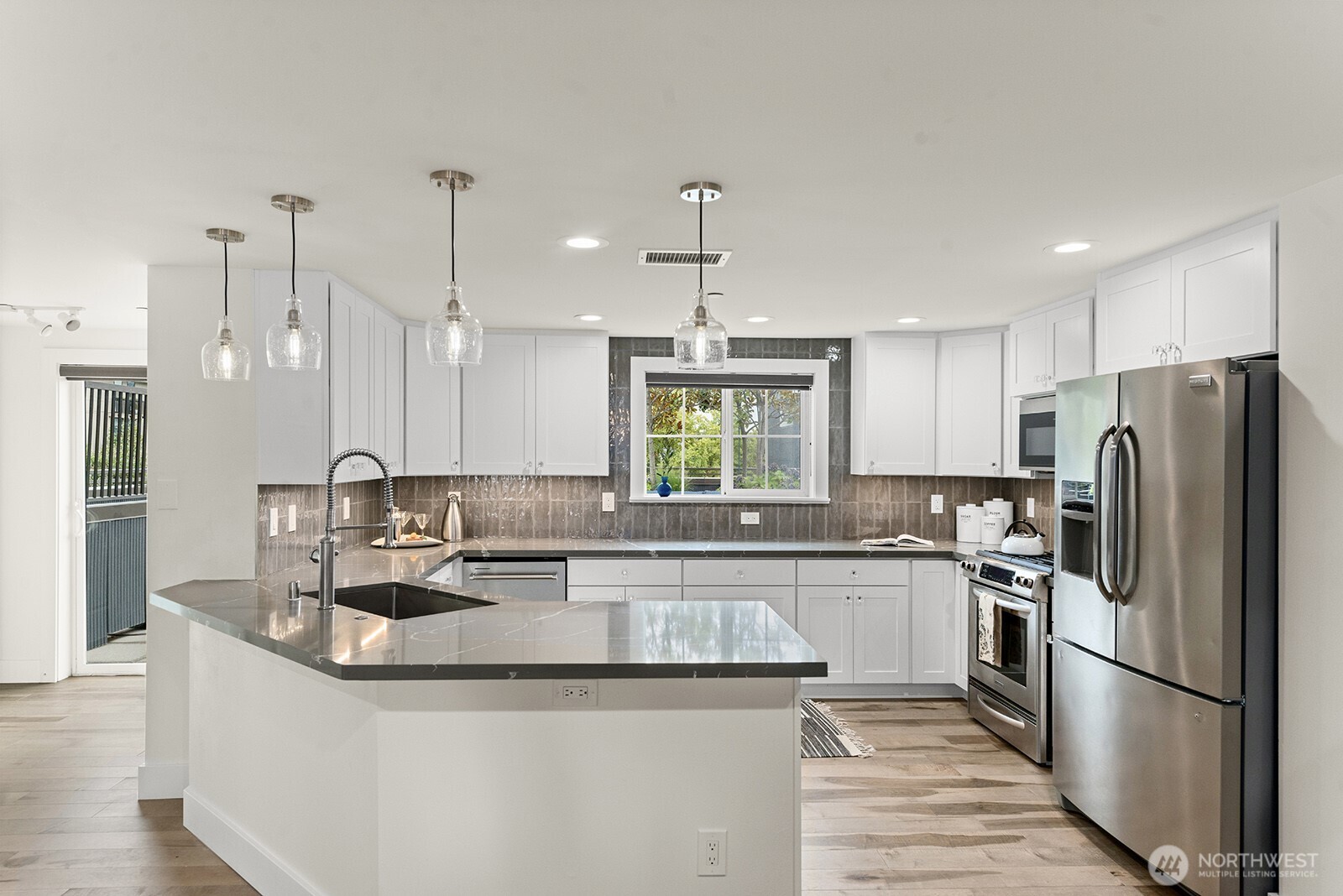 745 Bellevue Avenue E Unit: 401