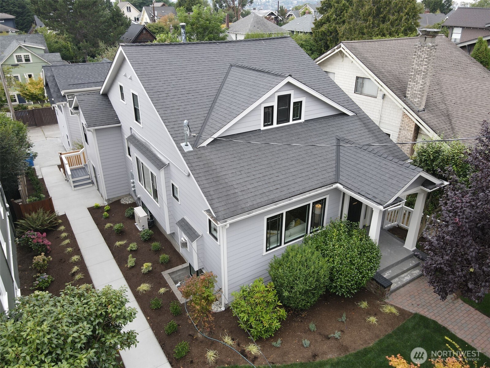 1611 10th Avenue W Unit: 1