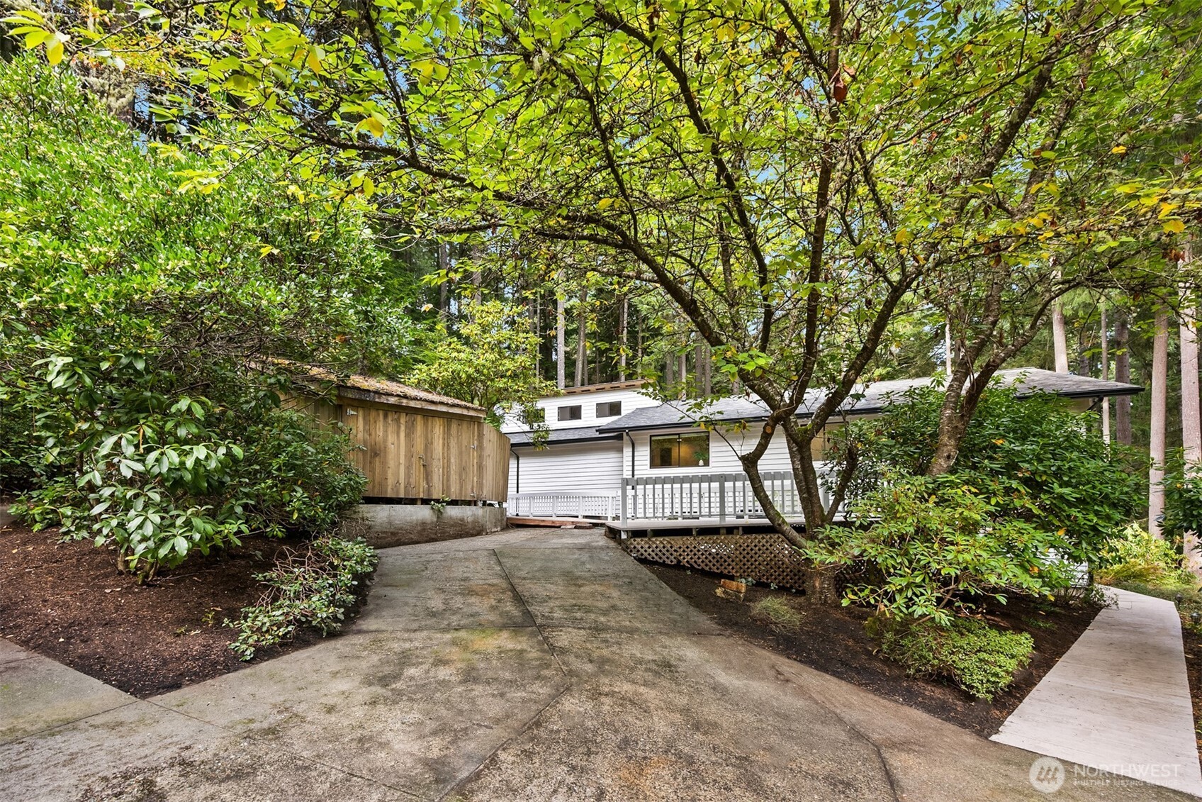 5981 Lynwood Center Road NE