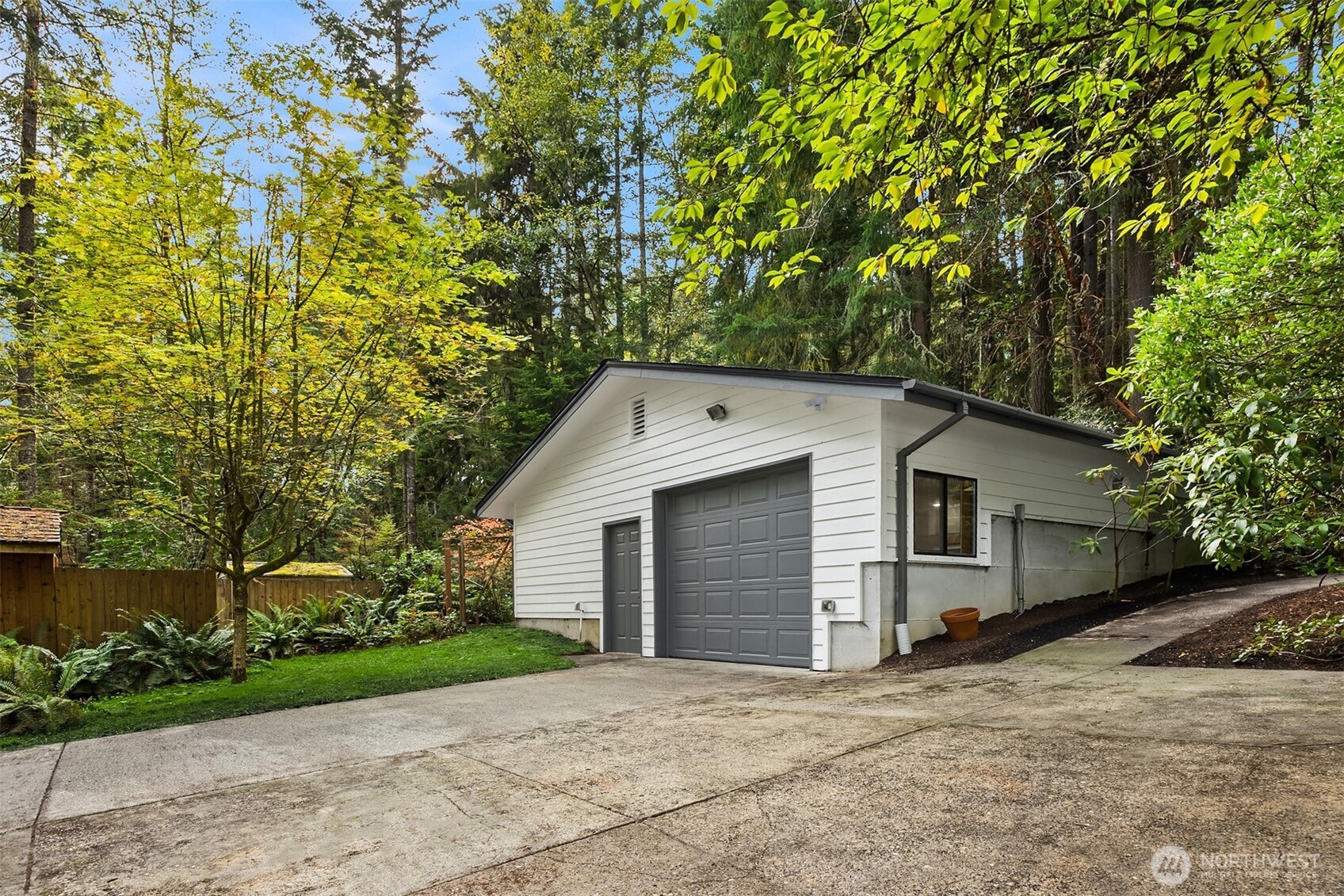 5981 Lynwood Center Road NE