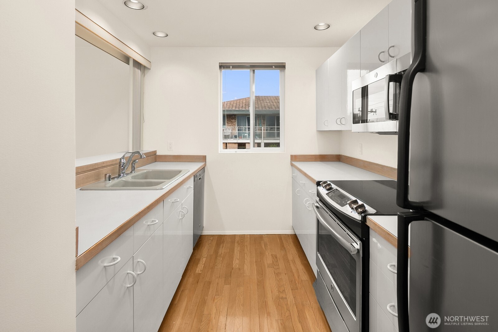 2328 Fairview Avenue E Unit: 201