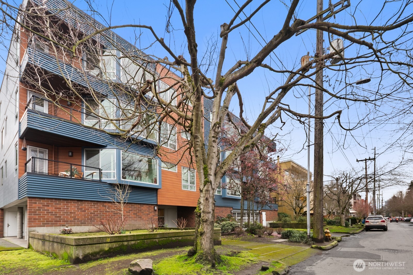 2328 Fairview Avenue E Unit: 201