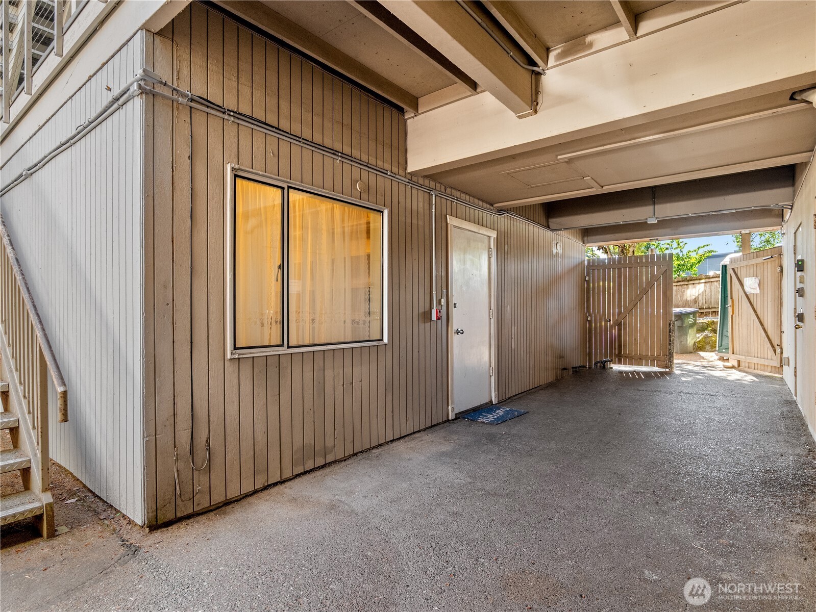 465 Winslow Way E Unit: 108