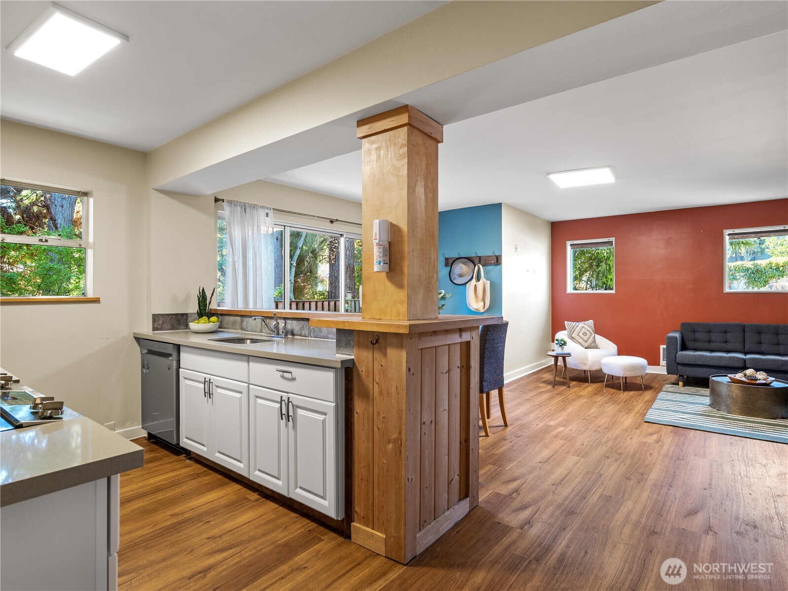 465 Winslow Way E Unit: 108
