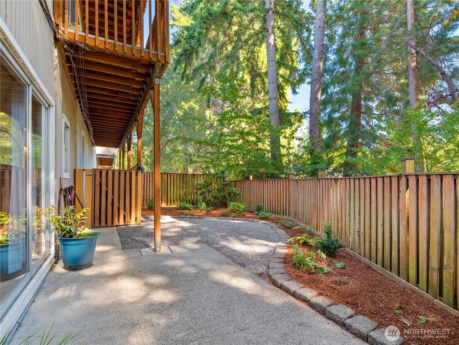 465 Winslow Way E Unit: 108