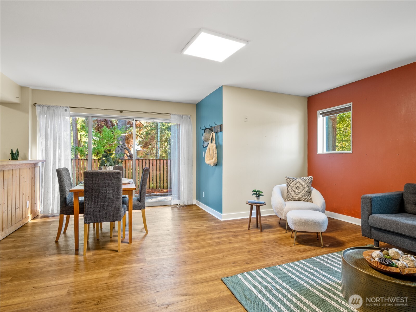 465 Winslow Way E Unit: 108