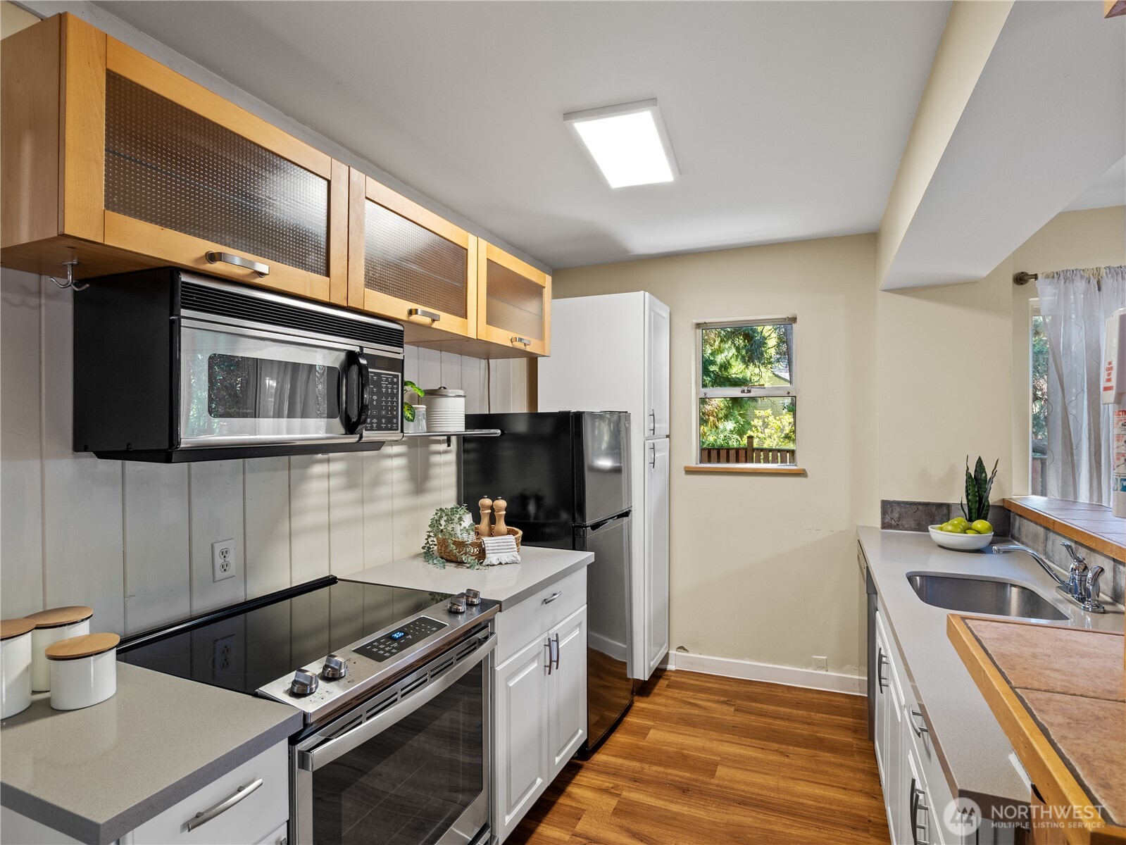 465 Winslow Way E Unit: 108