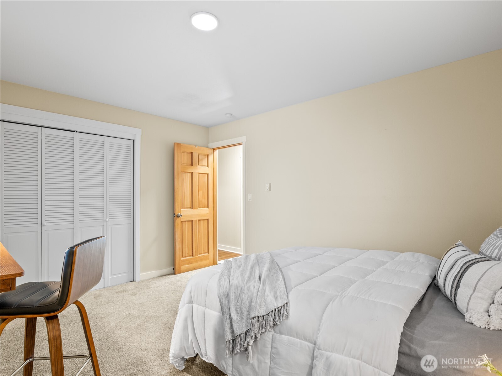 465 Winslow Way E Unit: 108