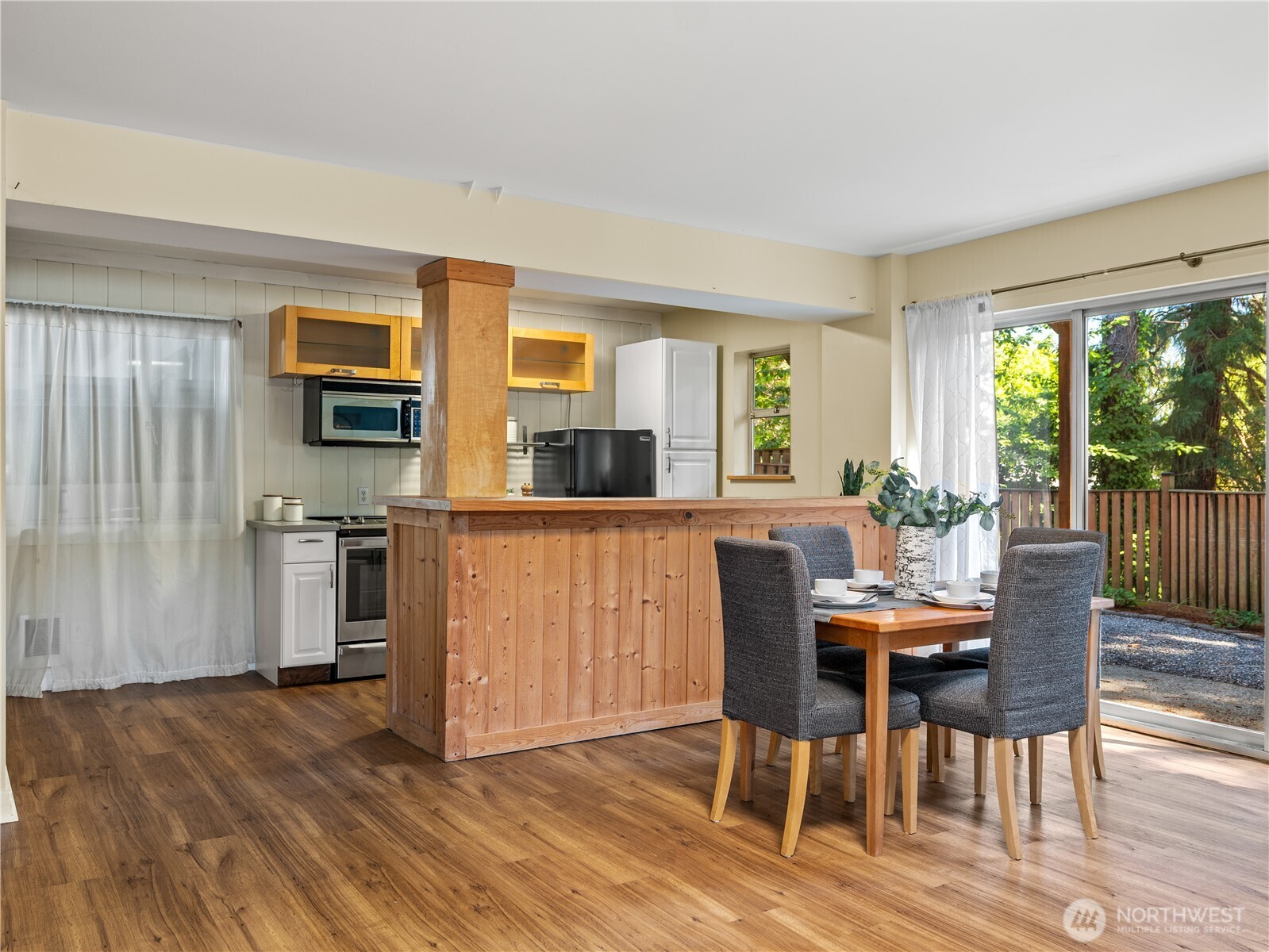 465 Winslow Way E Unit: 108