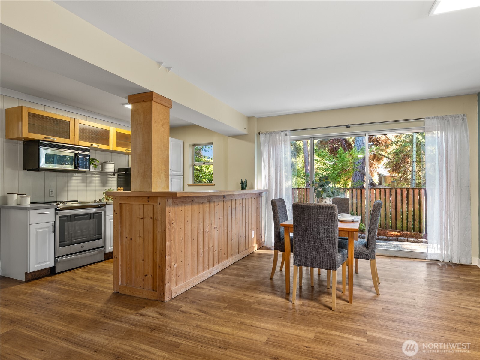 465 Winslow Way E Unit: 108