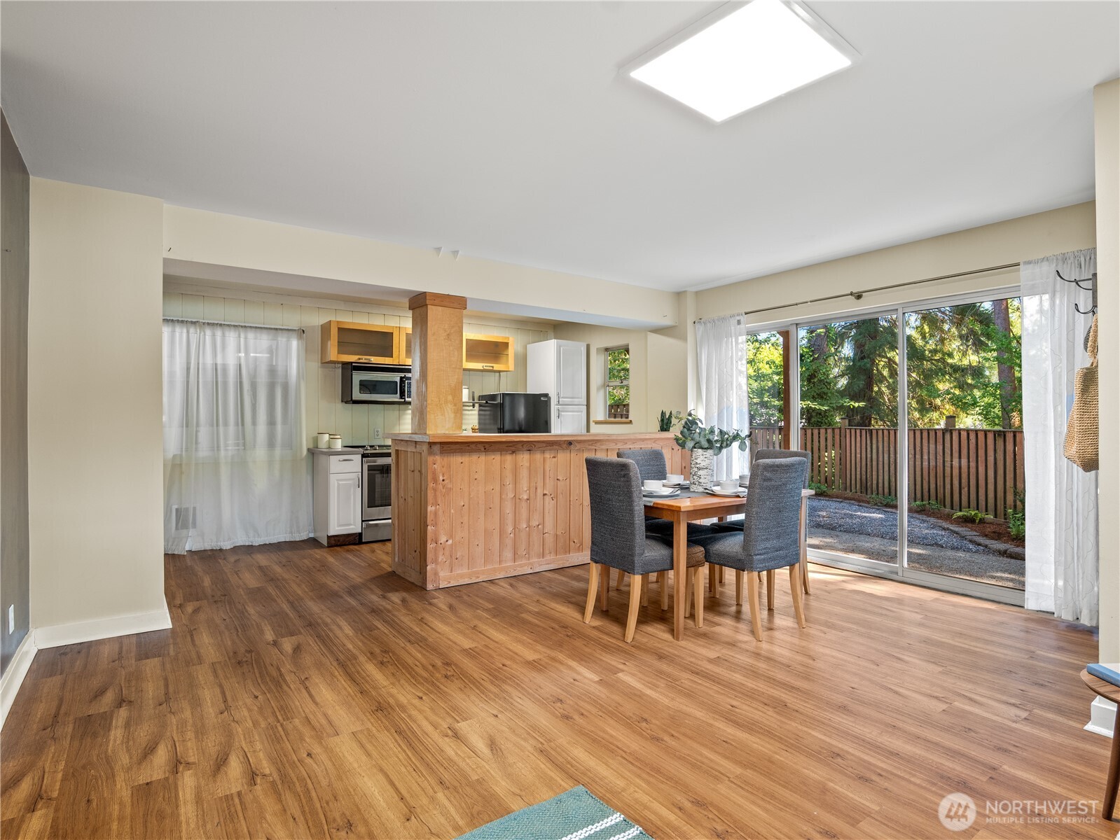 465 Winslow Way E Unit: 108