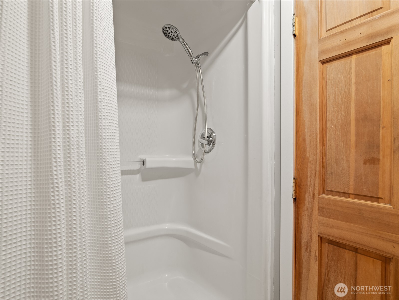 465 Winslow Way E Unit: 108