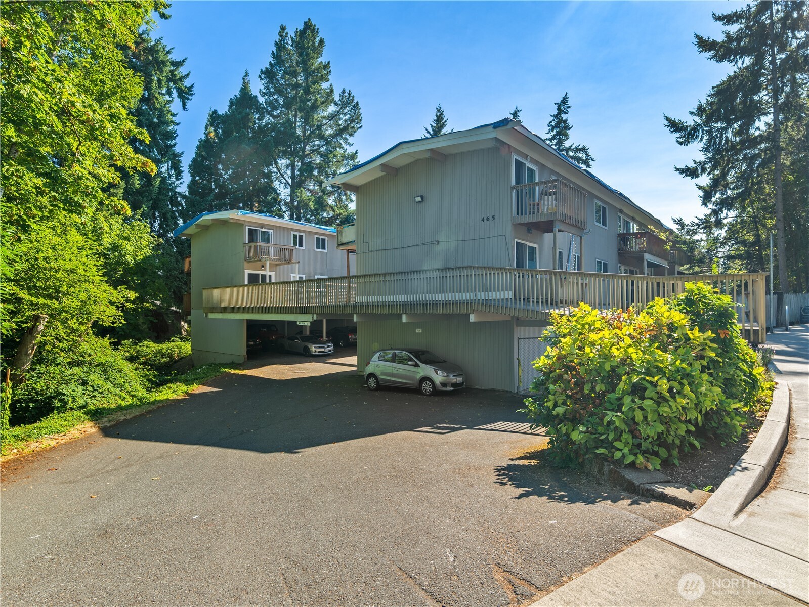 465 Winslow Way E Unit: 108