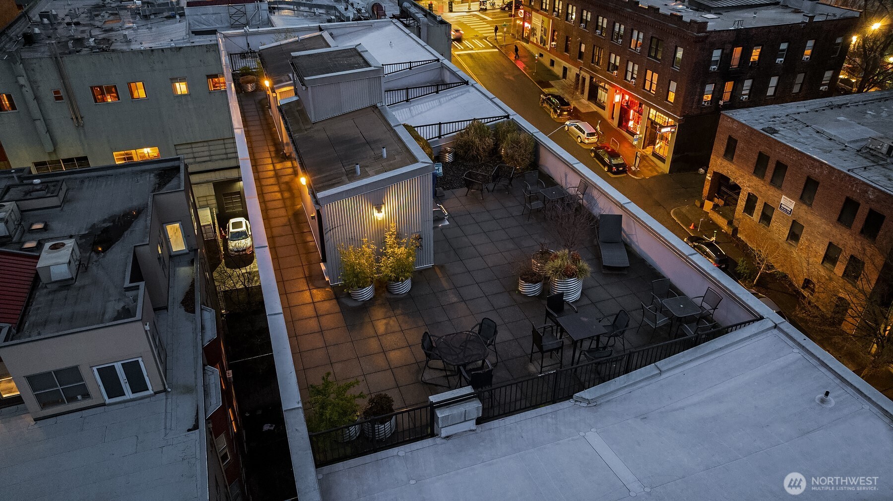 2504 Western Avenue Unit: 422