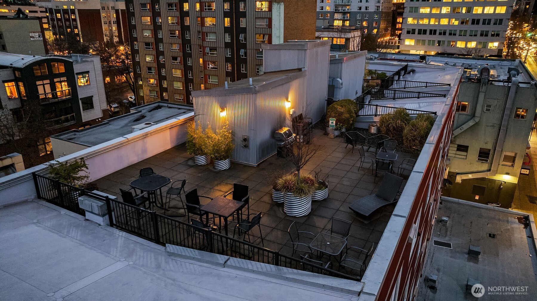 2504 Western Avenue Unit: 422