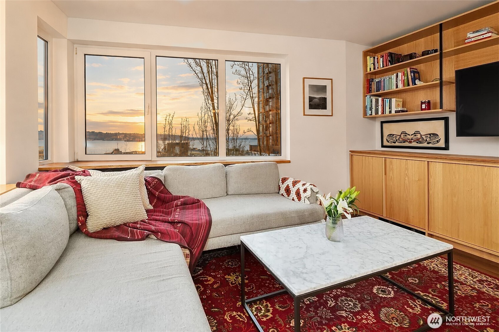 2504 Western Avenue Unit: 422