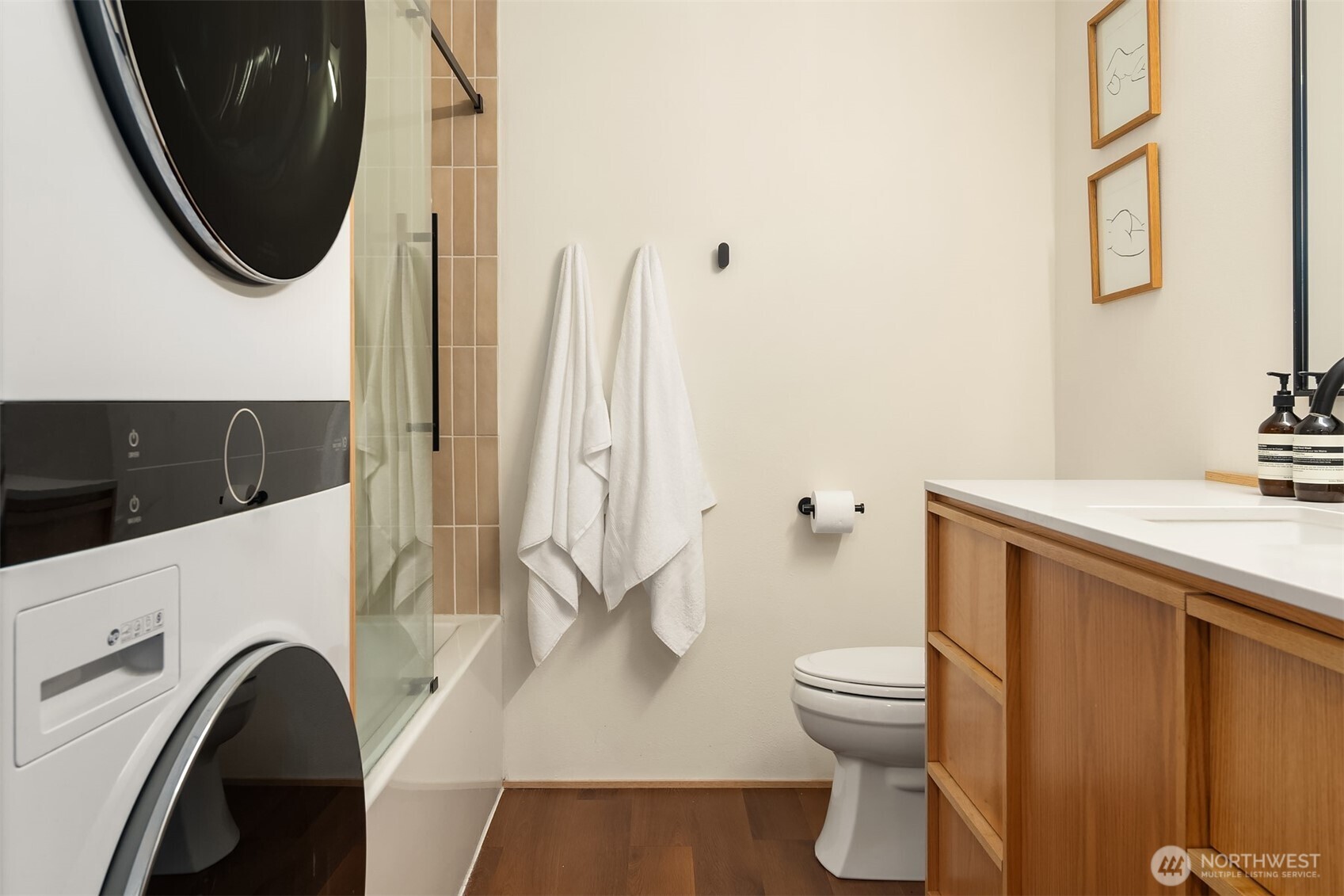 2504 Western Avenue Unit: 422