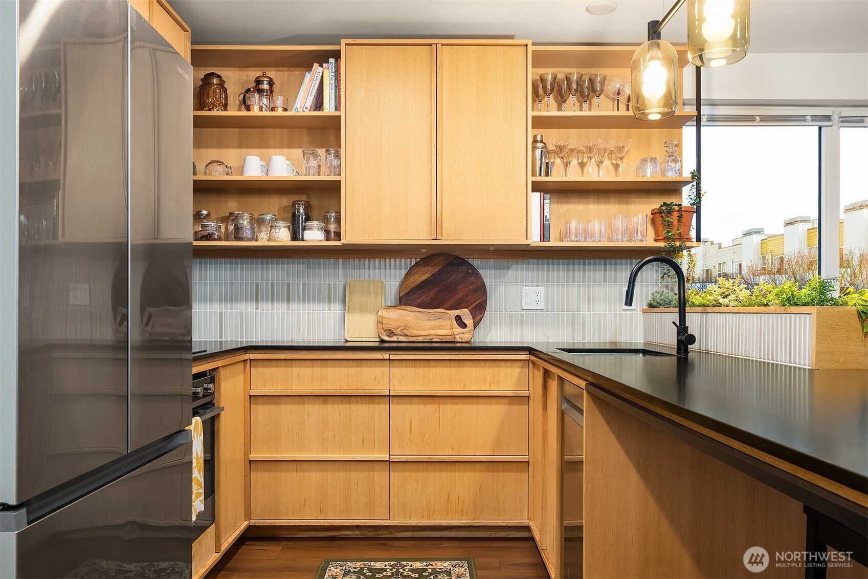 2504 Western Avenue Unit: 422