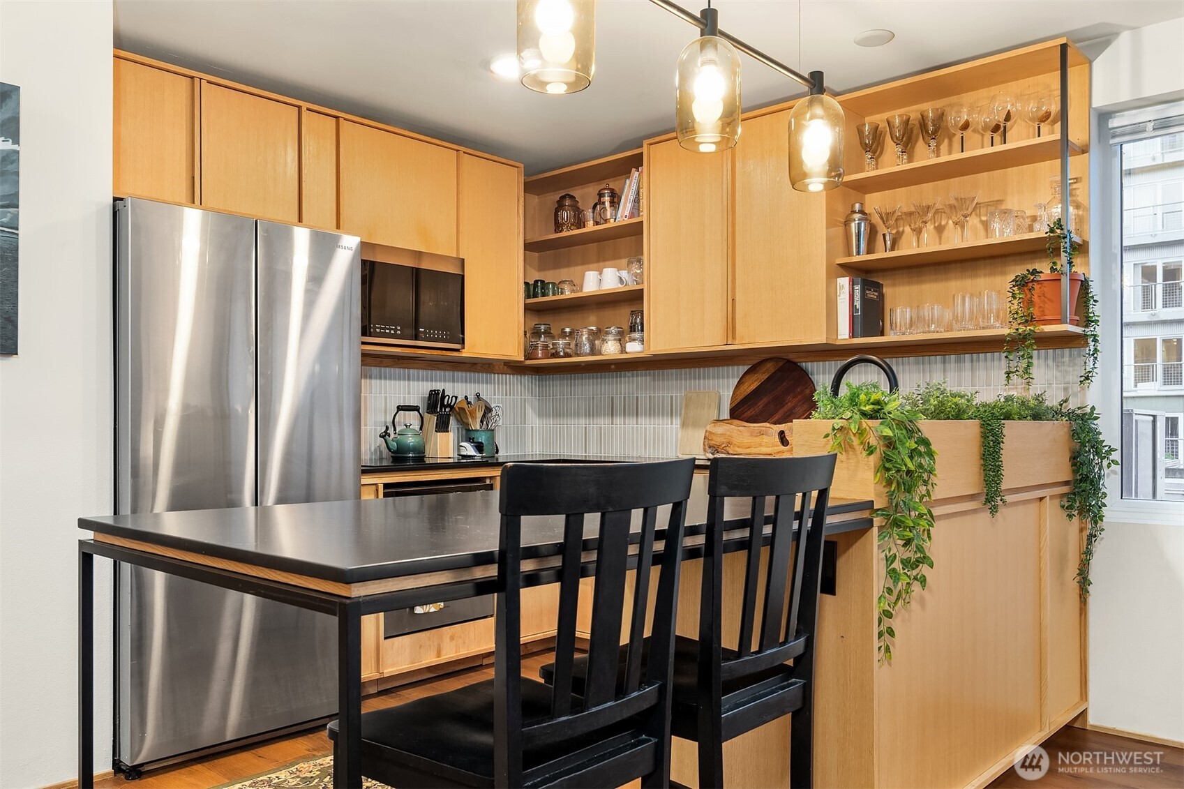 2504 Western Avenue Unit: 422