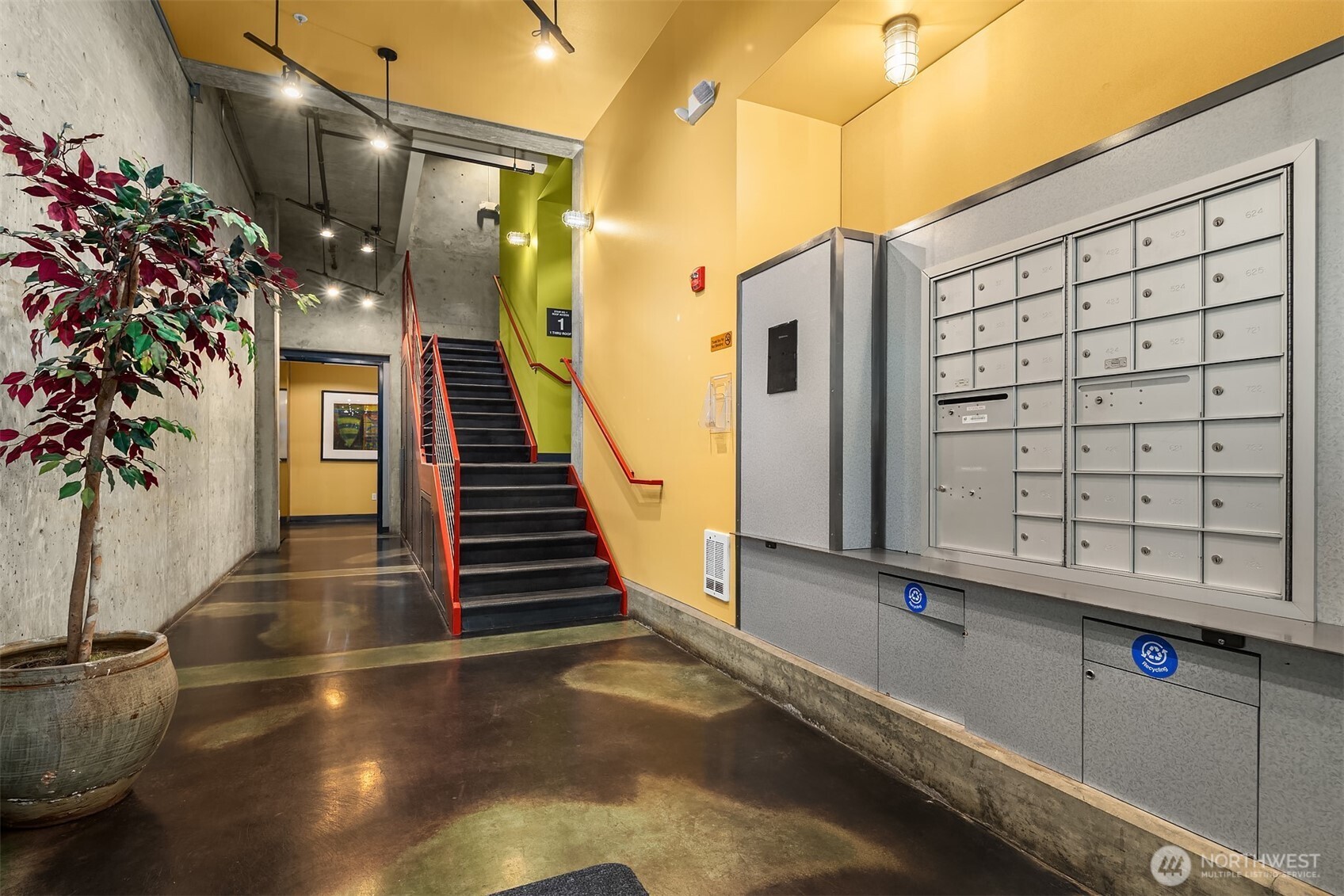 2504 Western Avenue Unit: 422