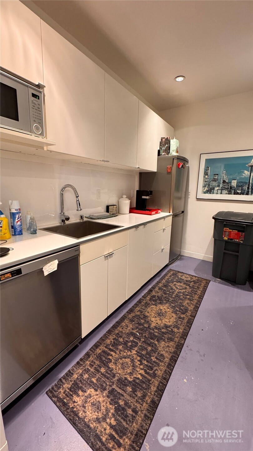 2901 NE Blakeley Street Unit: 3A