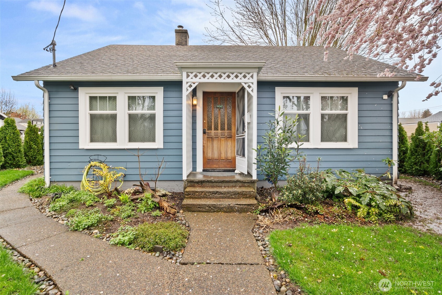 1412 Everett Street