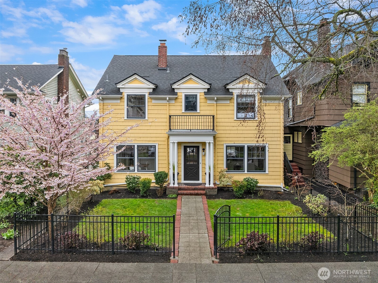 5260 18th Avenue NE