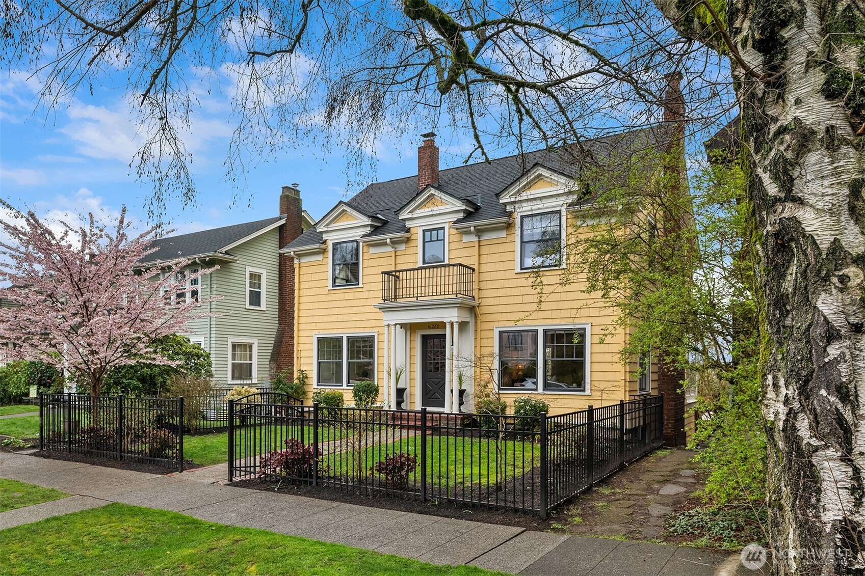 5260 18th Avenue NE